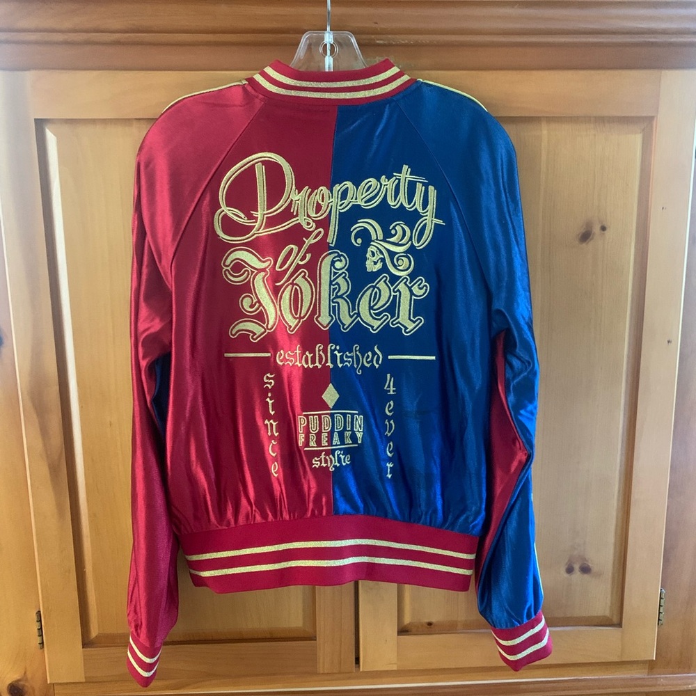 Harley Quinn Costume, Red and Blue Suicide Squad Jacket and Red Shorts - Picture 3 of 7
